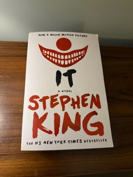2016 IT by Stephen King Paperback - Picture 2 of 8